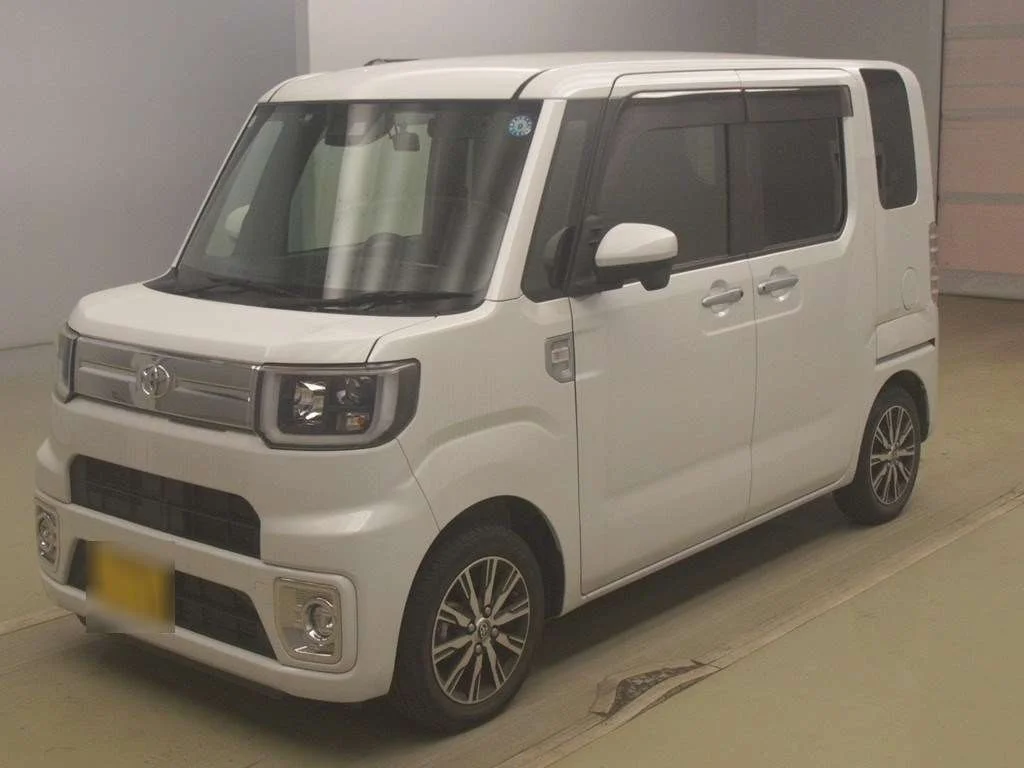 Toyota Pixis Mega LA700A 2022